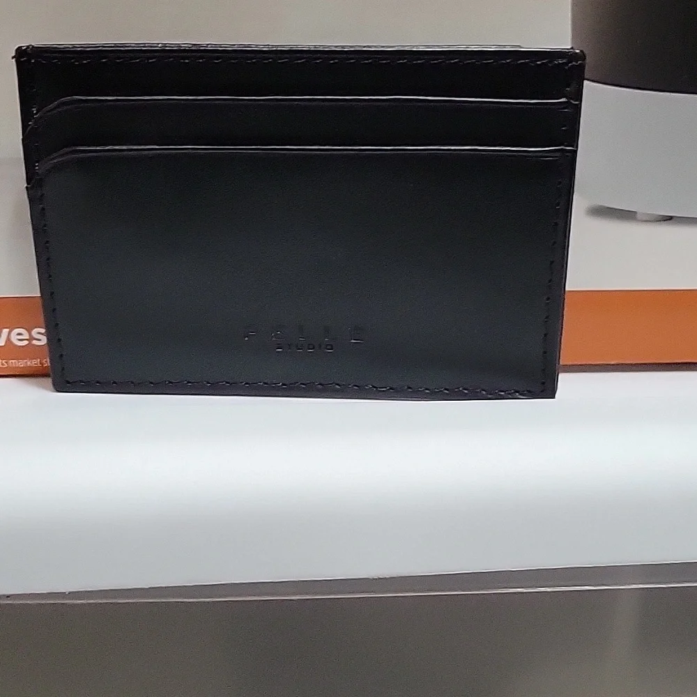 Man's black leather Pelle Studio money clip